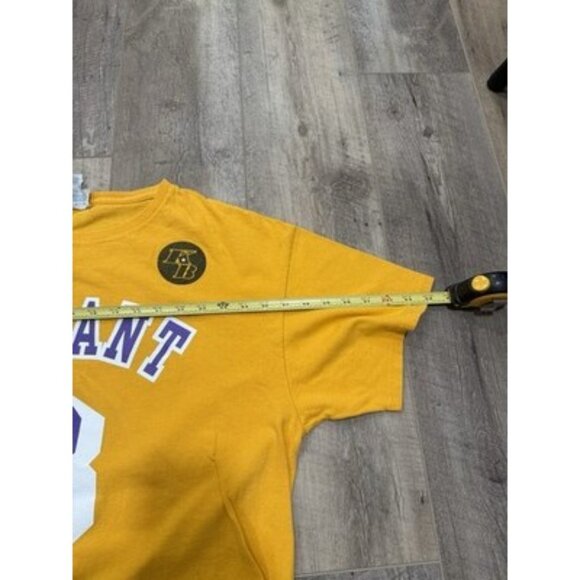 Authentic Kobe Bryant LA Lakers Tribute 1/31/20 Staples Center T-Shirt Size XL - Picture 6 of 7